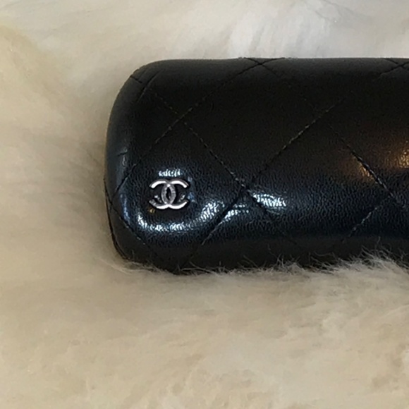 CHANEL Black Quilted 100% Leather Sunglass Case With Silver Logo - Picture 4 of 16